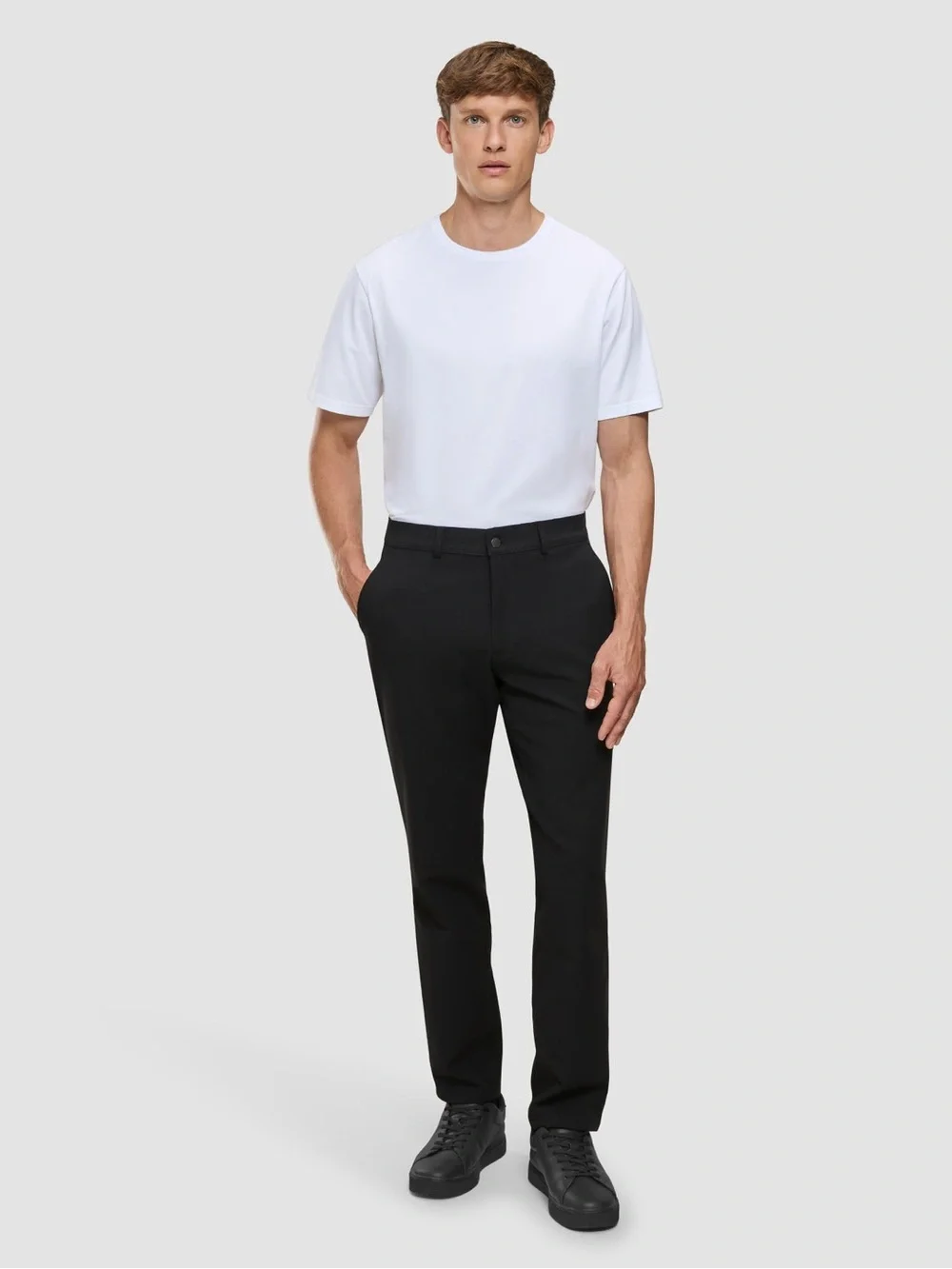 Men’s Straight-Leg Dress Jeans NWT